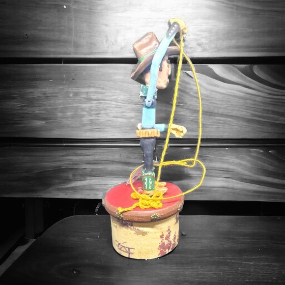 Cowboy with Lariat Treasure Box Figurine by Seasons of Cannon Falls - NIB - Picture 3 of 9